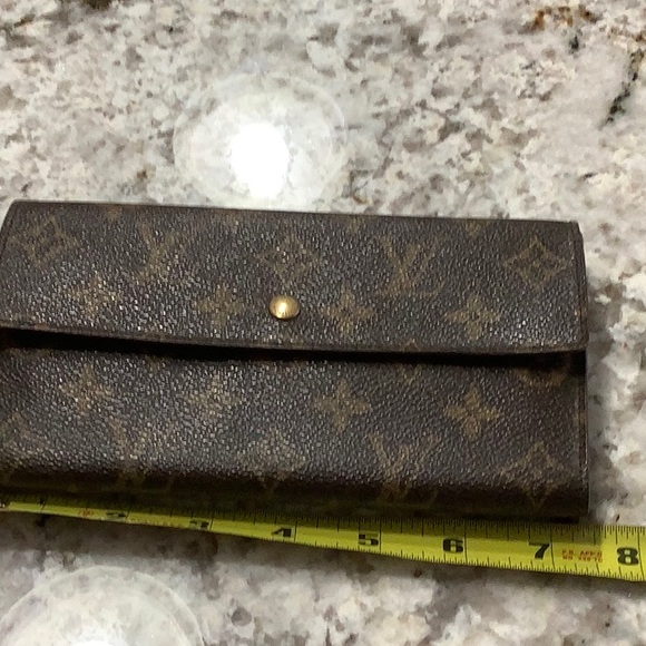 Authentic Louis Vuitton wallet - Picture 12 of 16